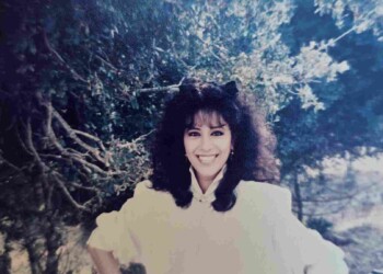 עפרה חזה בצילומי האלבום "שירי מולדת ג'", 1987