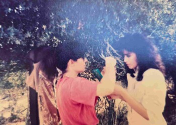 עפרה חזה בצילומי האלבום "שירי מולדת ג'", 1987