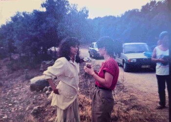 עפרה חזה בצילומי האלבום "שירי מולדת ג'", 1987