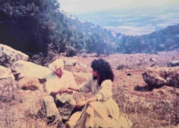 עפרה חזה בצילומי האלבום "שירי מולדת ג'", 1987