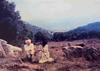 עפרה חזה בצילומי האלבום "שירי מולדת ג'", 1987