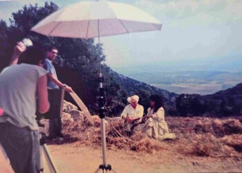 עפרה חזה בצילומי האלבום "שירי מולדת ג'", 1987