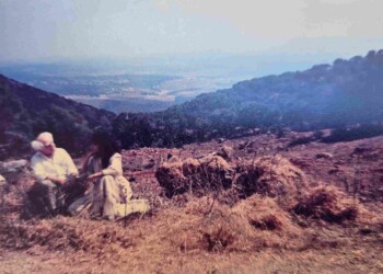 עפרה חזה בצילומי האלבום "שירי מולדת ג'", 1987