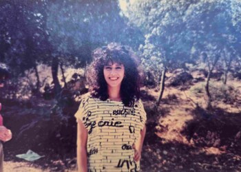 עפרה חזה בצילומי האלבום "שירי מולדת ג'", 1987