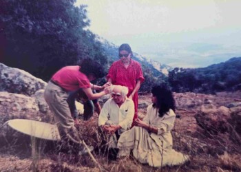 עפרה חזה בצילומי האלבום "שירי מולדת ג'", 1987