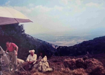 עפרה חזה בצילומי האלבום "שירי מולדת ג'", 1987