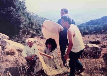 עפרה חזה בצילומי האלבום "שירי מולדת ג'", 1987