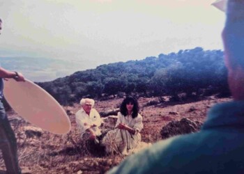 עפרה חזה בצילומי האלבום "שירי מולדת ג'", 1987