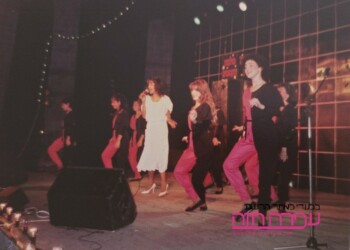 עפרה חזה במופע "מלכת הקסמים", 1984