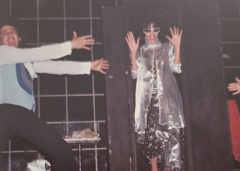 עפרה חזה במופע "מלכת הקסמים", 1984