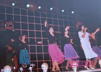 עפרה חזה במופע "מלכת הקסמים", 1984