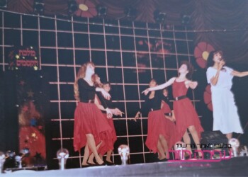 עפרה חזה במופע "מלכת הקסמים", 1984