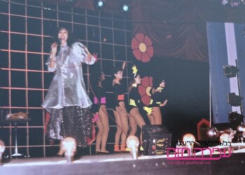 עפרה חזה במופע "מלכת הקסמים", 1984