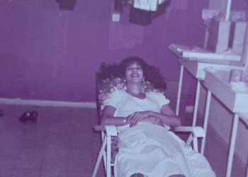 עפרה חזה במופע "מלכת הקסמים", 1984